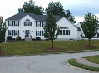 103 Clover Hill Cir, Tyngsboro, MA 01879