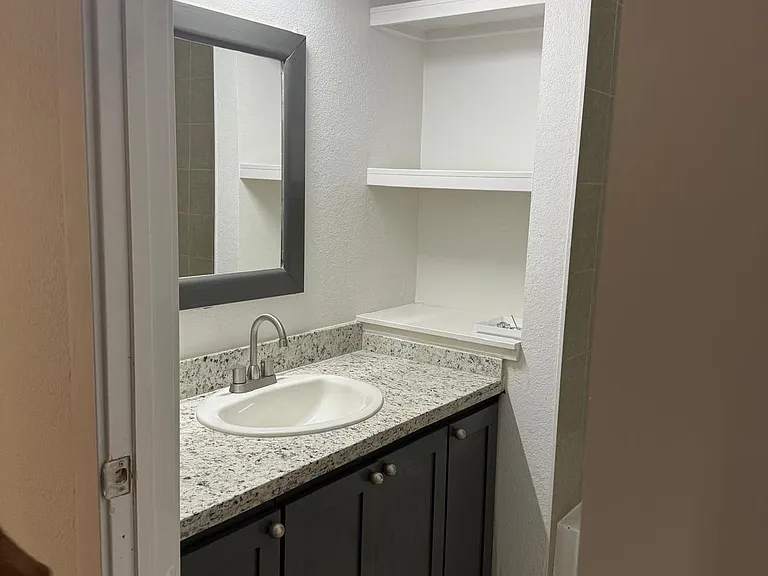 1720 Market St #5 — Photo 7