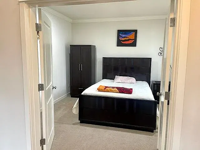 5 bed, 2.5 bath, 2736 sqft, $5,000 — Photo 4