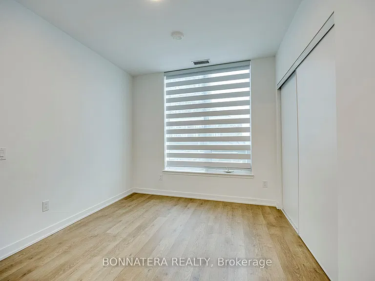 5105 Hurontario St #408 — Photo 24