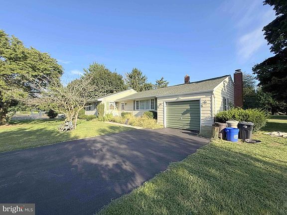 4th image of 642 Forest Grove Rd