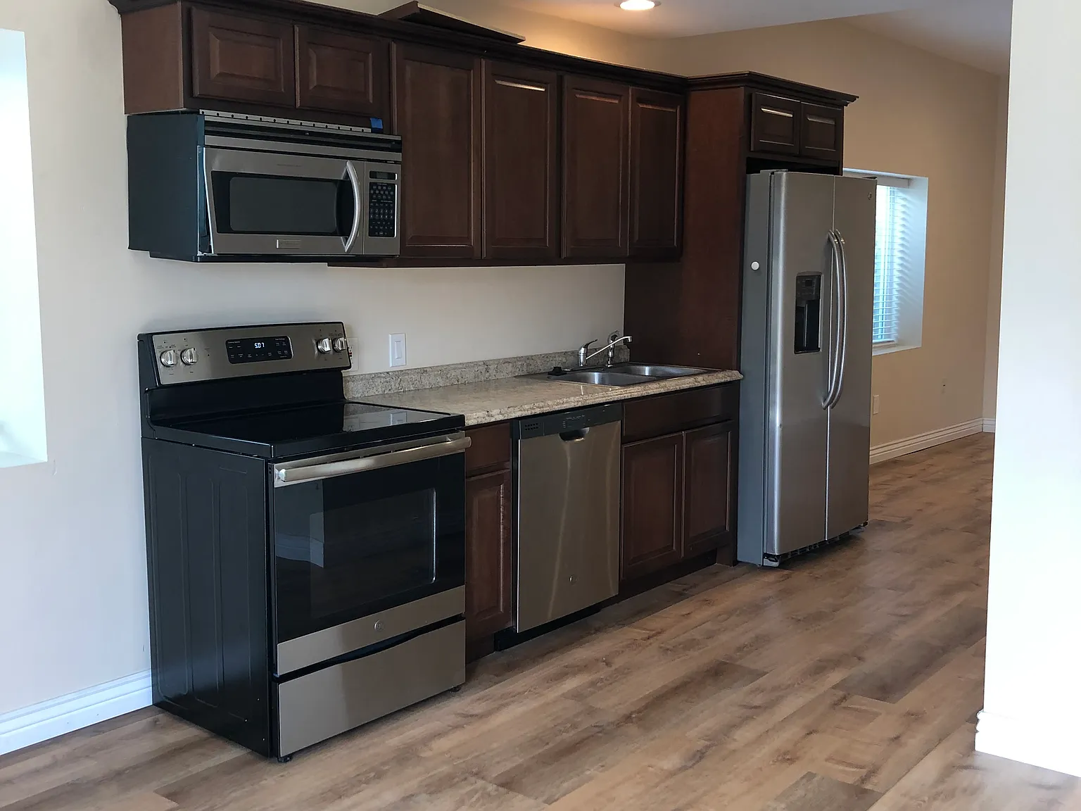 2 bed, 900 sqft, $1,450 — Photo 1
