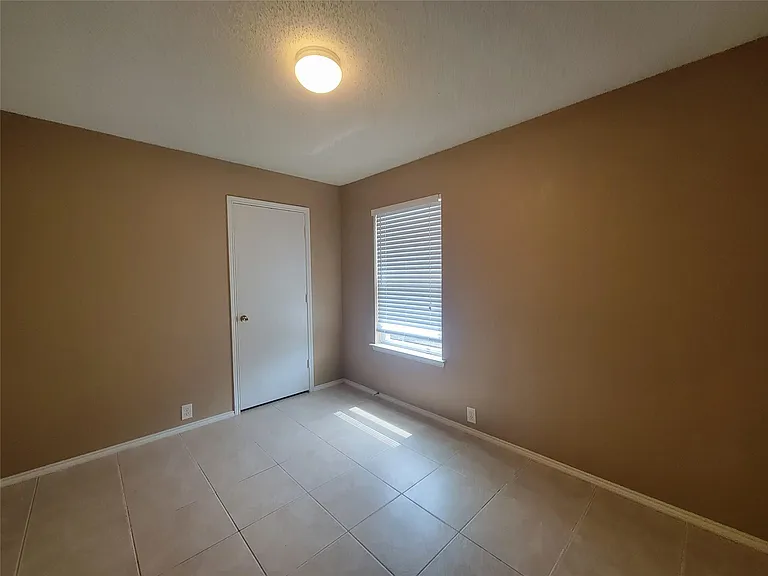 1411 Dundee Dr — Photo 4