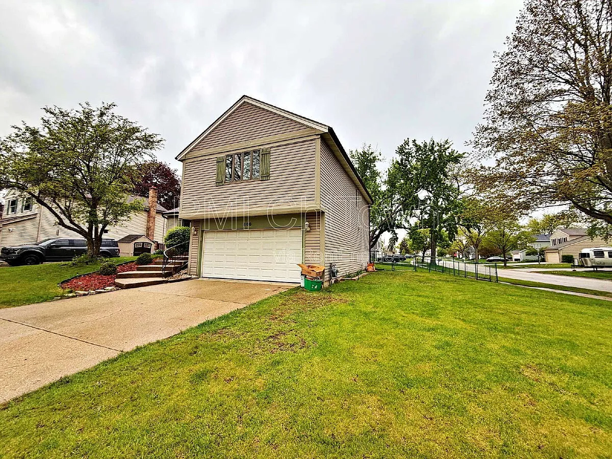 Building Photo - 800 W Beechtree Ln