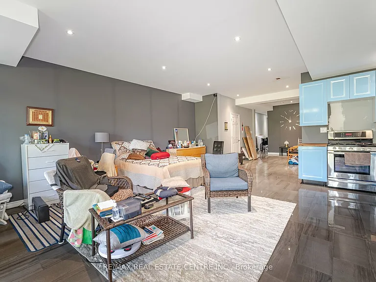 34 Alex Campbell Cres — Photo 32