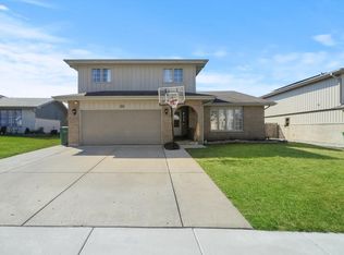 917 Princeton Ave, Romeoville, IL 60446