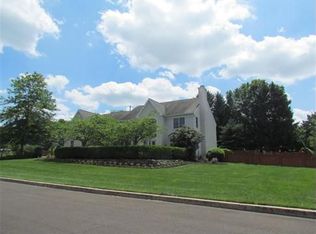 30 Spruce Dr, Holland, PA