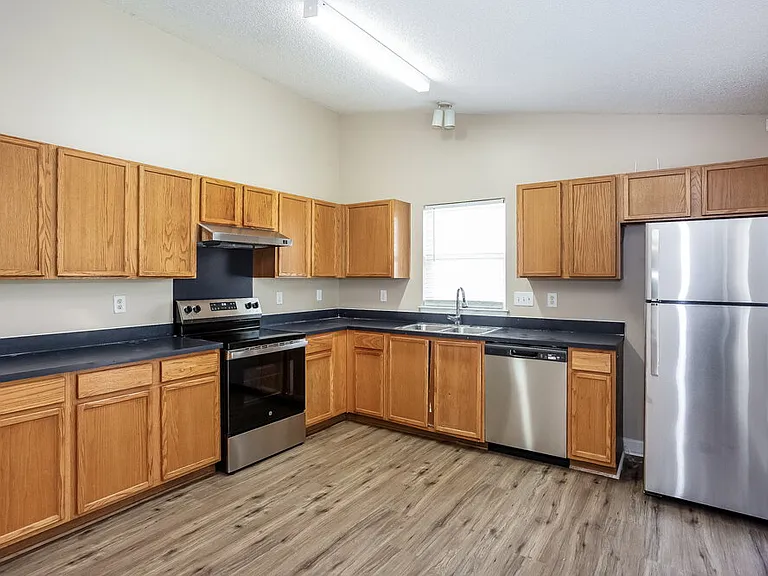 1028 Jordans Pond Ln — Photo 9