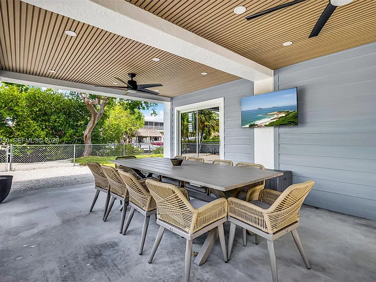129 Nautilus Dr — Photo 17