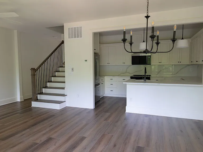 732 Green St NE — Photo 6