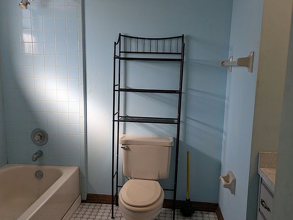 3rd image of 541B Sunset Ave