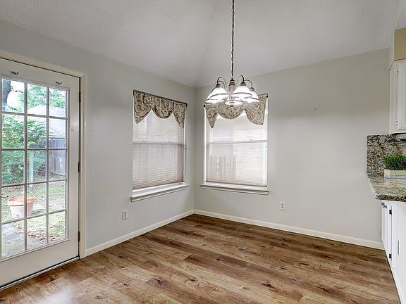 5th image of 2923 Parkwood Manor Dr