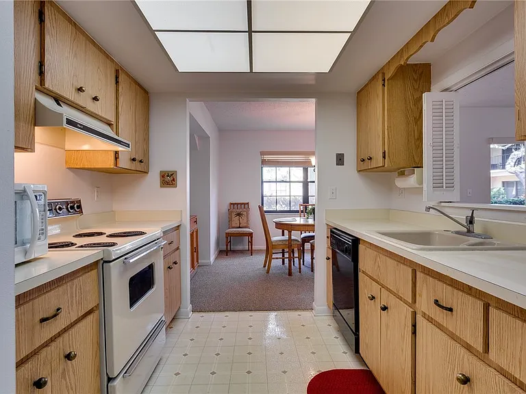 910 E Causeway Blvd #B5 — Photo 10