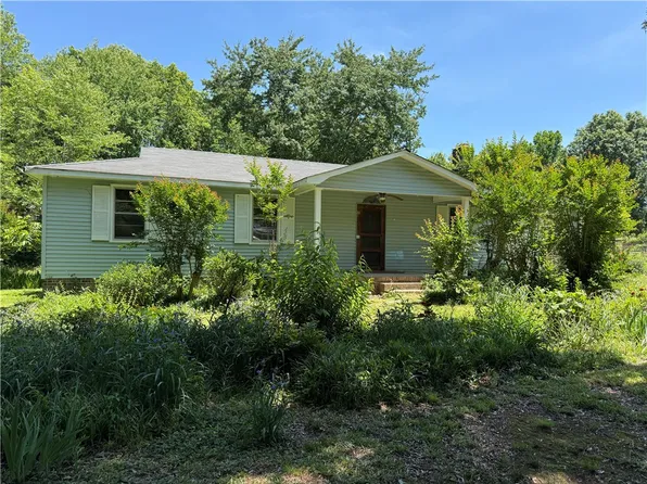 106 Nickie Dr, Williamston, SC 29697