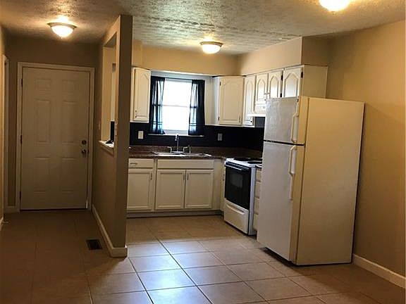 3rd image of 127 Highridge Ct