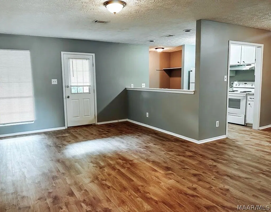 2 bed, 1.0 bath, 850 sqft, $995 — Photo 3