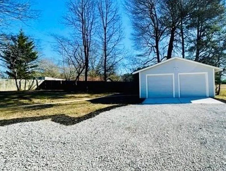 3315 Plantation Rd — Photo 11