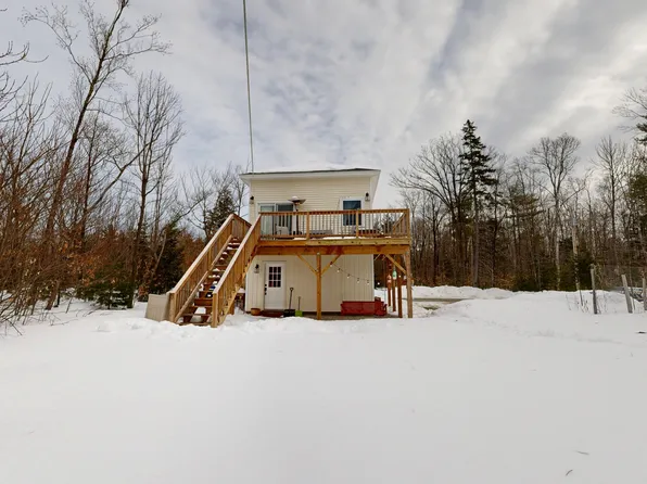 16 Ledges Way, New Sharon, ME 04360