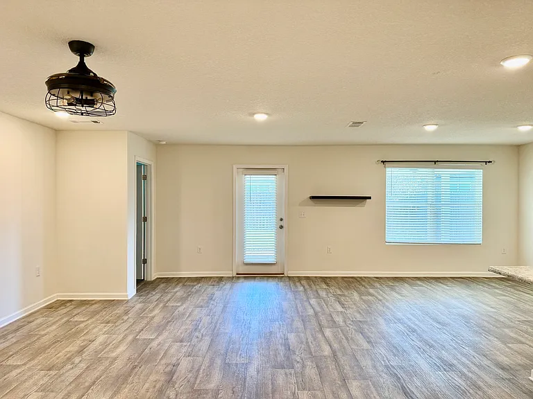 6420 Churchill Cir — Photo 8