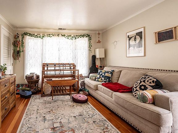 2nd image of 26 Mariposa Avenue