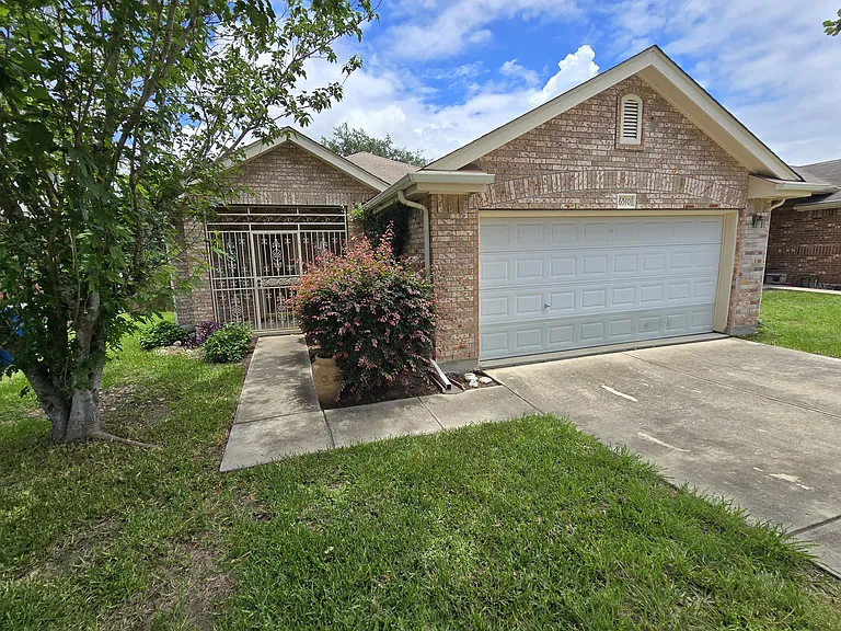 6510 Estes Flts — Photo 2