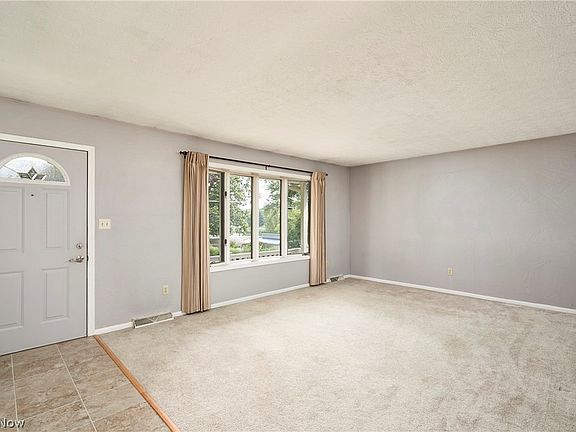 4th image of 792 Jolson Ave