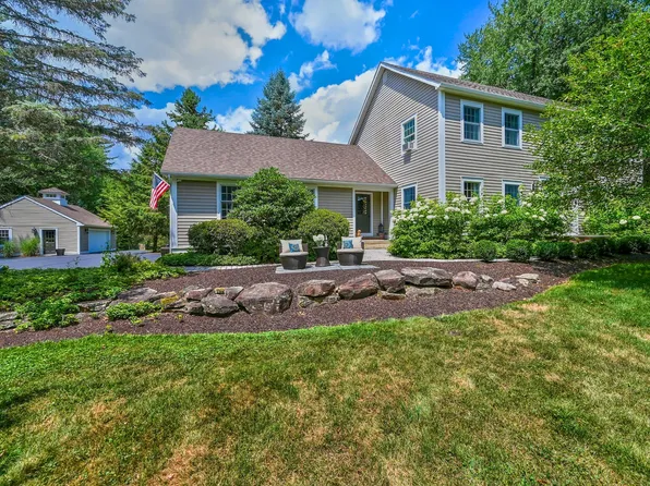 95 Dean Rd, Dalton, PA 18414