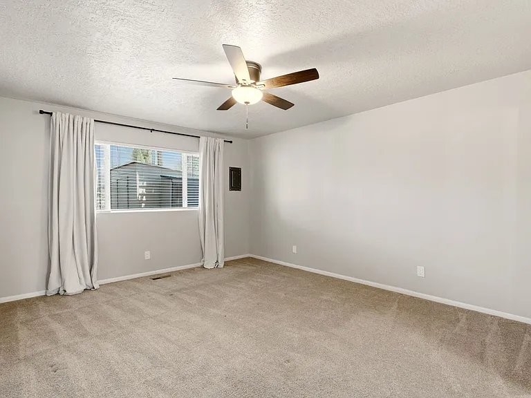 9817 Mary Ellen Pl NE — Photo 31