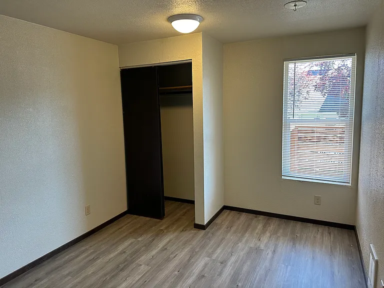 3724 Hoyt Ave — Photo 7