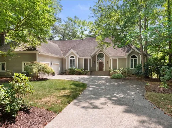 3284 Doncaster Rd, Virginia Beach, VA 23452