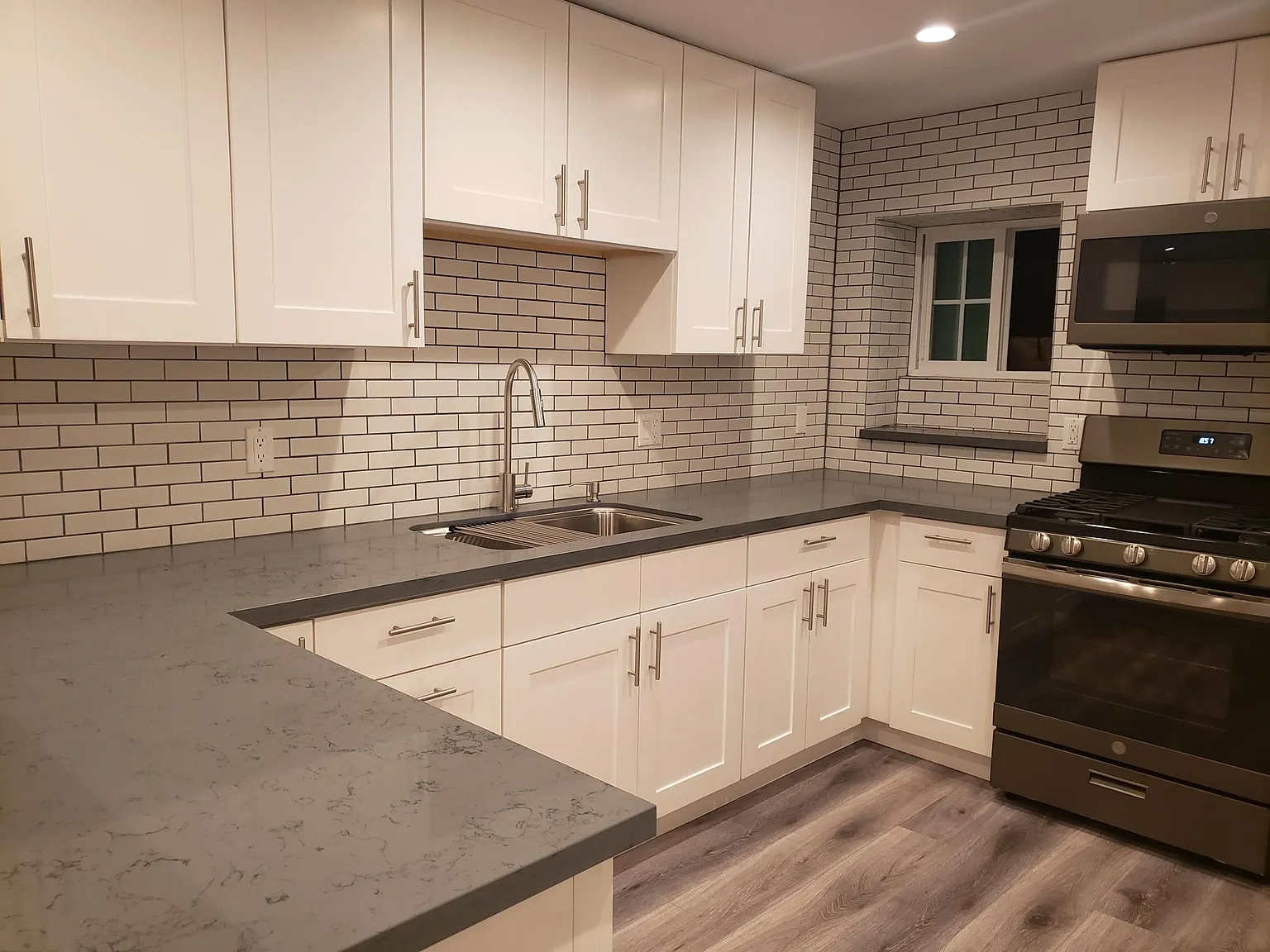 202 Bentley Cir — Photo 1