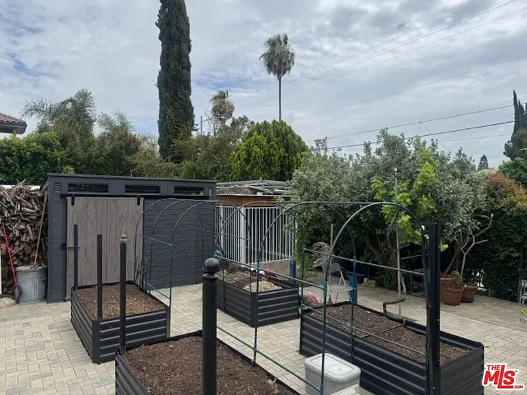 13551 Hart St — Photo 19