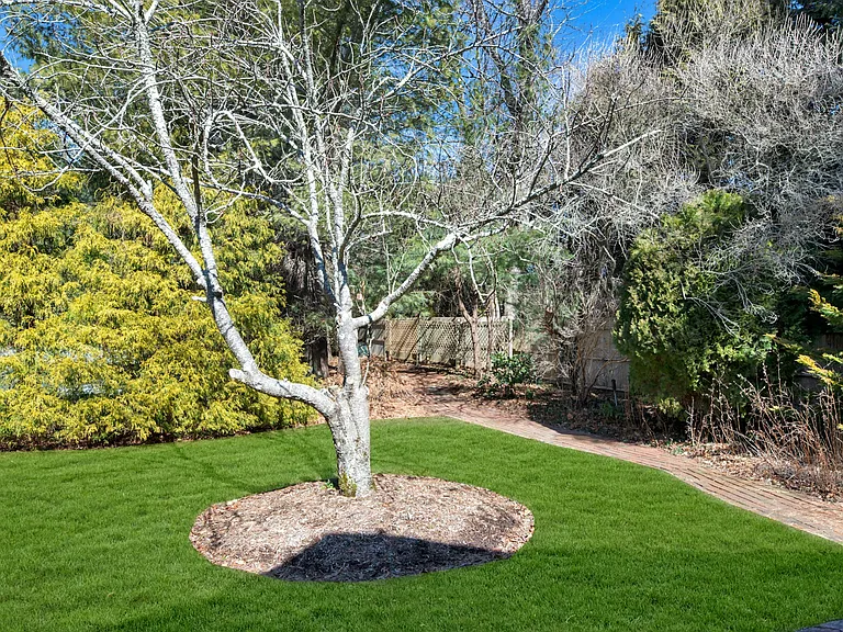 94 S Country Rd — Photo 28