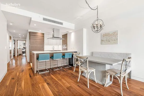 Sold by Sotheby's International Realty | media 3