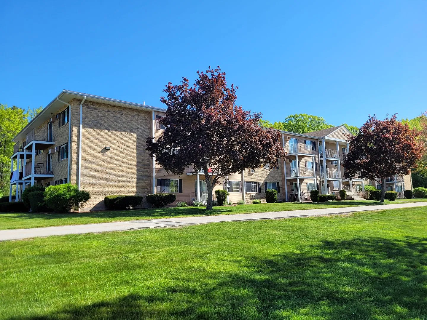 Adorable 1st Floor Condo 2 Bed / 1 Bath right off the highway with Heat, Hot Watee, and 2 Car Par... — Photo 3