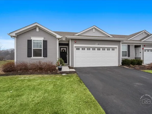 948 Darwin St, North Aurora, IL 60542
