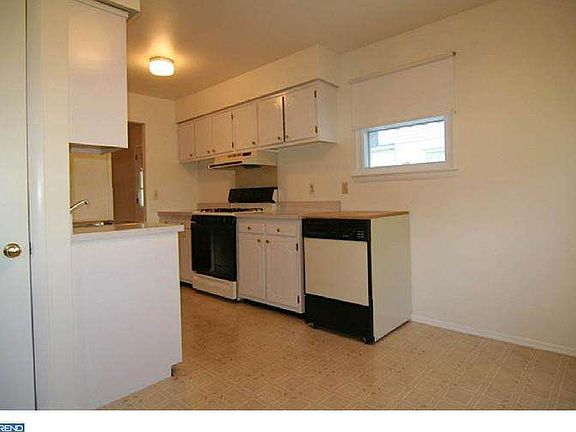 5th image of 709 Plumtree Ln