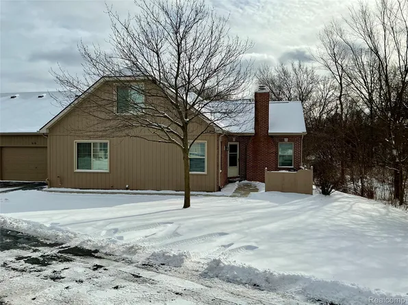 616 Perry Creek Dr #11, Grand Blanc, MI 48439
