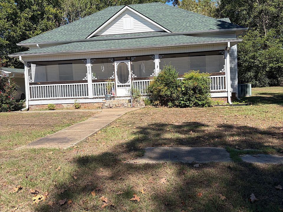 1st image of 606 NW 1st St