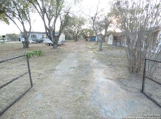 5439 Us Highway 181 N, Floresville, TX 78114