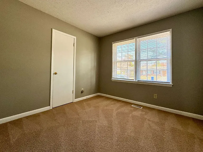 1222 Kienast Dr — Photo 14