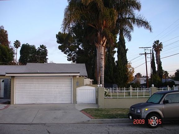 Attached 2 Car Garage