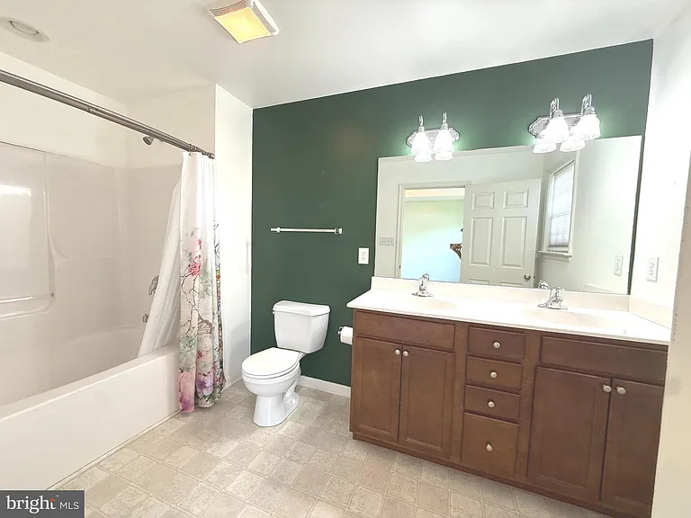 232 Morlatt Ln — Photo 4