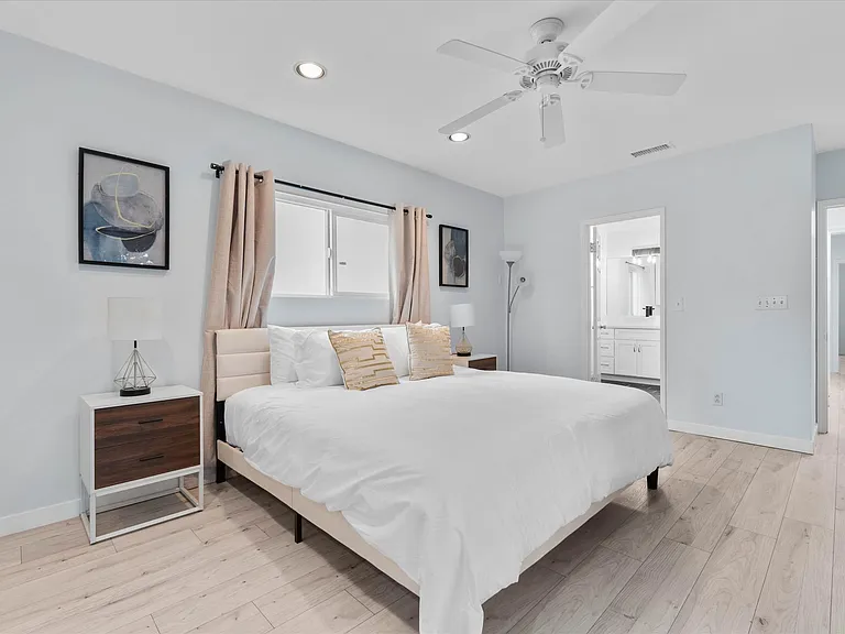 320 Laurel Ave — Photo 3