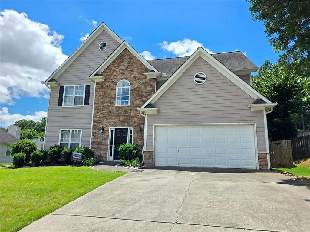 4 bed, 2.5 bath, $2,395 — Photo 2