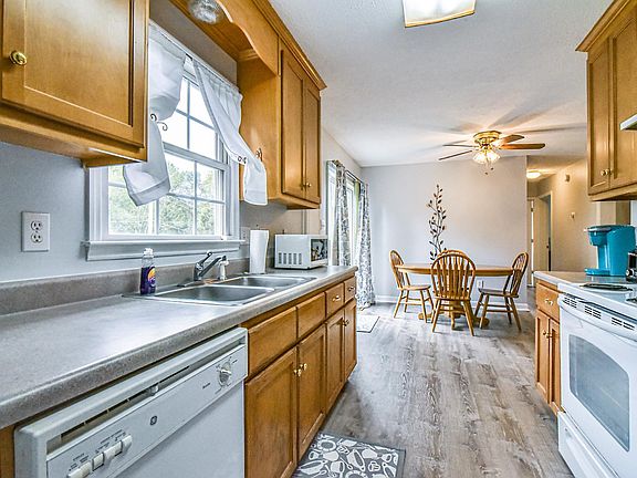 4th image of 466 Onteora Blvd