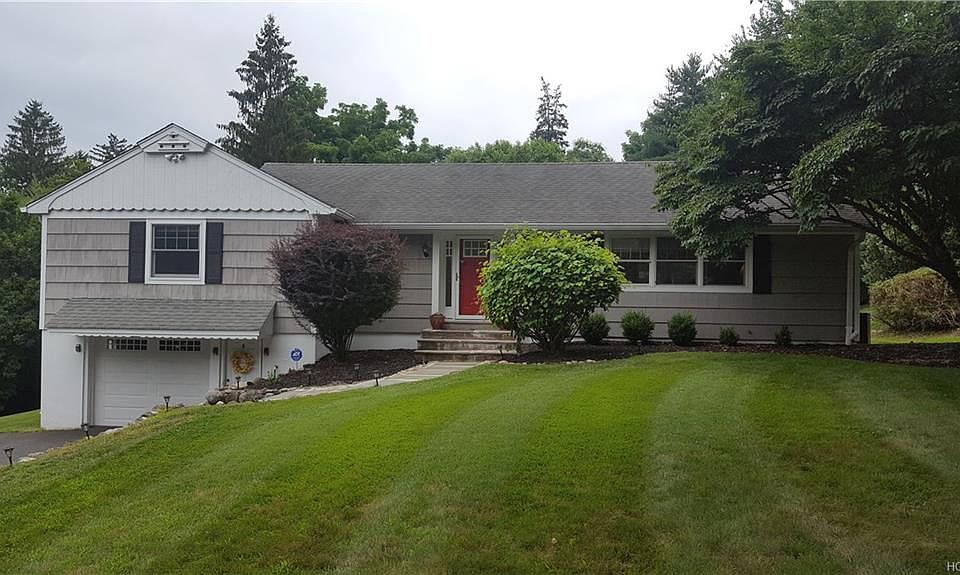 1st image of 328 Deer Track Ln