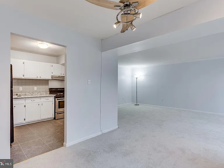 26 Canterbury Sq #202 — Photo 4