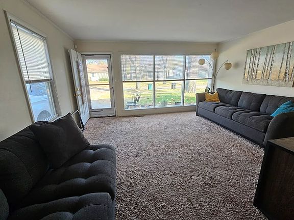 4th image of 10211 Troy St