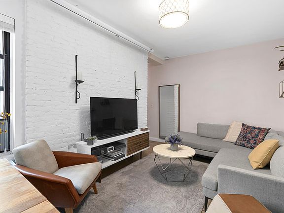 4th image of 315 E 12th St APT 10